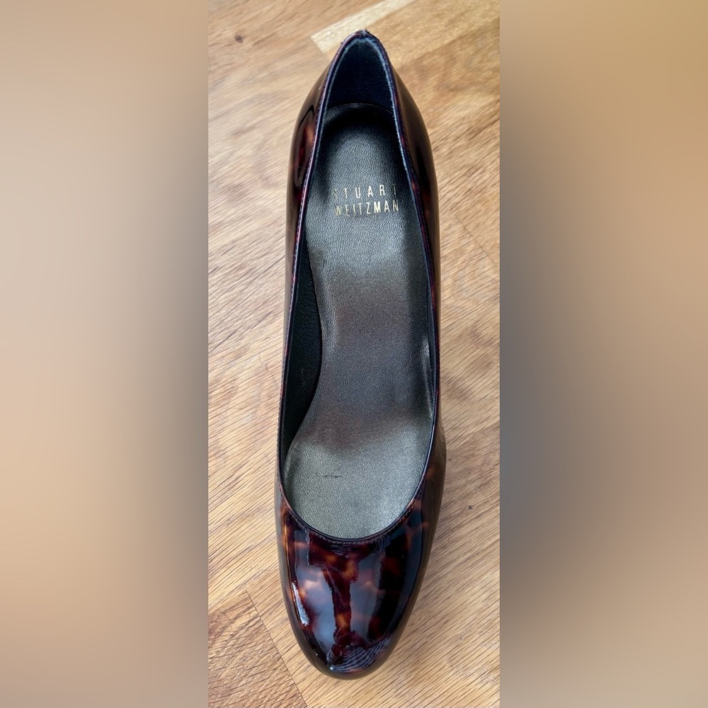 NWOT Stuart Weitzman “Platswoon” Tortoiseshell Patent Leather Pumps
Never Worn. - Picture 9 of 10